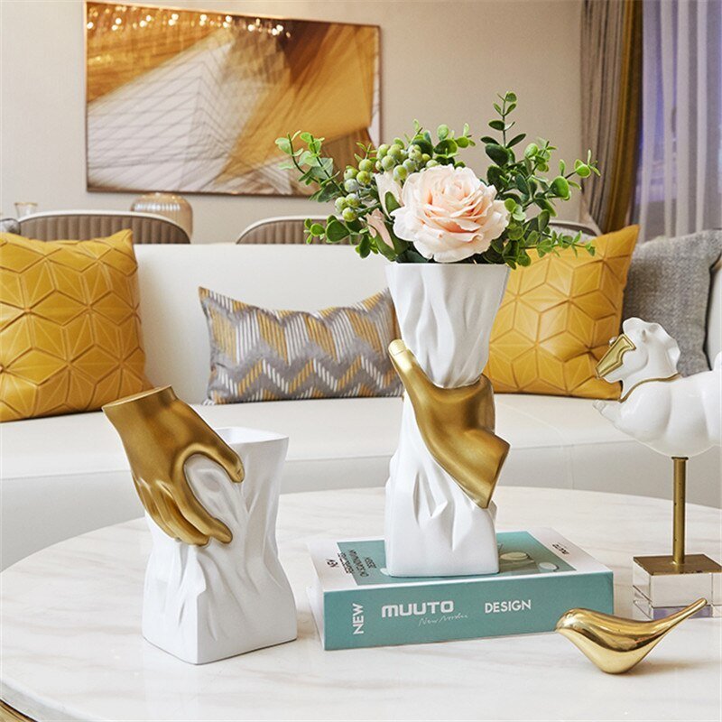 "Golden Grip" Sculpt Vase – Umjetnička vaza modernog izraza