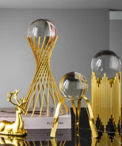 "LuminaLux" Crystal Sphere – Luksuzna dekorativna kristalna kugla na metalnom postolju