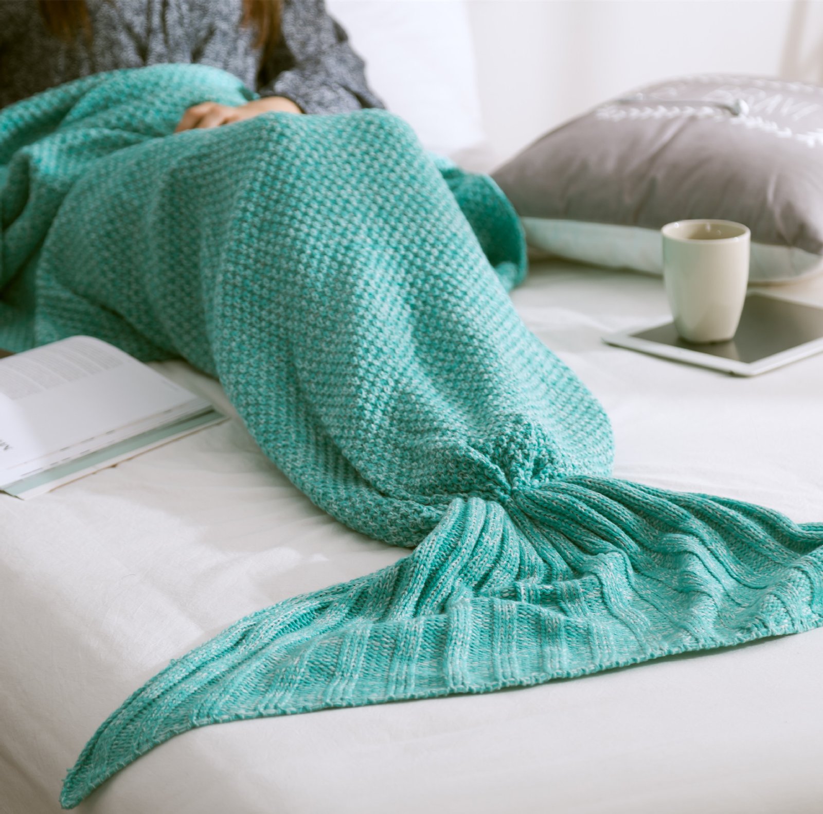 "MermaidDream" Cozy – Pletena deka u obliku repa sirene (Premium Akril)