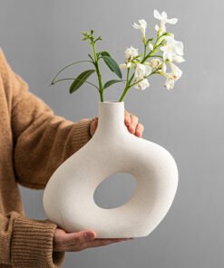 “Nordic Hollow Vase” – Skulpturalna keramička vaza modernog europskog stila