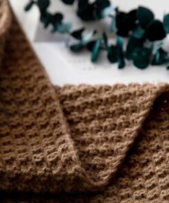 "Nordic Knit" – Pleteno vuneno ćebe s resama (Skandinavski stil)