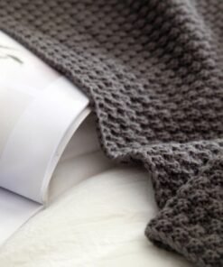 "Nordic Knit" – Pleteno vuneno ćebe s resama (Skandinavski stil)
