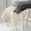 "Cozy Comfort" – Vunena pletena deka s resama