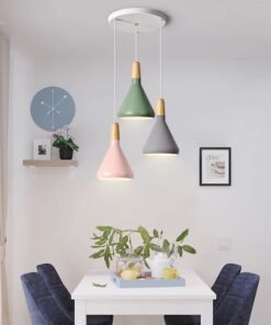 “Macaron Nordic” – Moderni viseći luster od aluminijuma i masivnog drveta