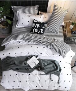 “Mono Stripe Heart Set” – 4-dijelni set posteljine od acetatnih vlakana sa modernim prugastim dizajnom i motivom srca