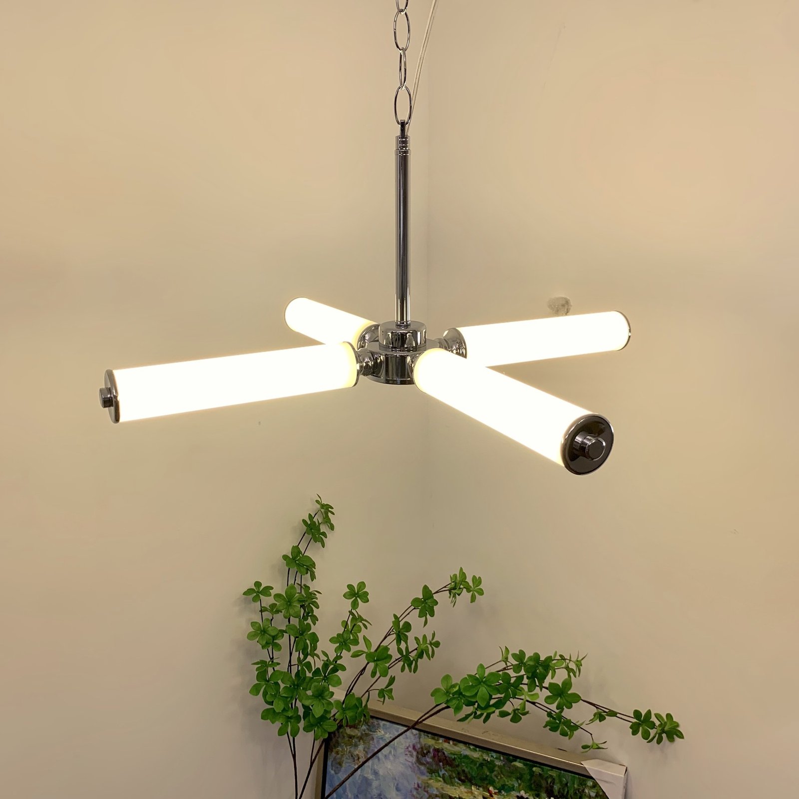 "Orbit Tube Light" – Moderni luster sa linearnim svjetlosnim cijevima