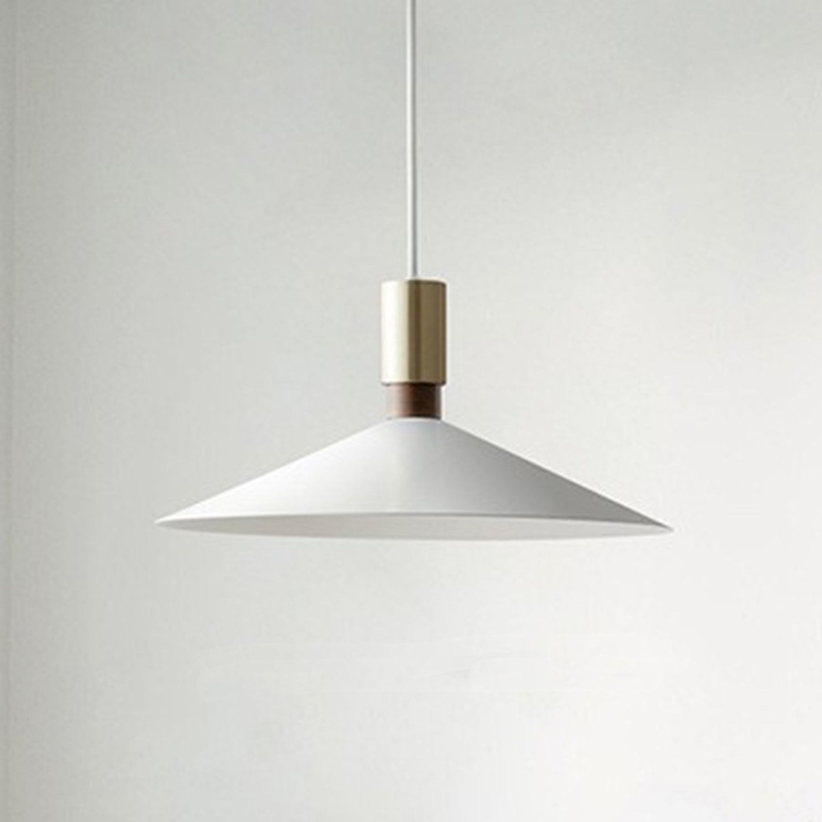 “Orbital Dome” – Moderna minimalistička visilica od metala