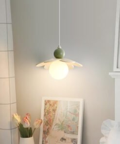 “Petal Glow Pendant” – Moderna visilica s floralnim dizajnom i ambijentalnim osvjetljenjem