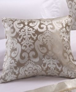 “Royal Lace Bed Runner” – Dekorativna traka za krevet od elegantnog poliestera sa luksuznim ornamentalnim detaljima