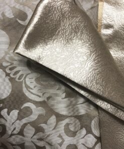 “Royal Lace Bed Runner” – Dekorativna traka za krevet od elegantnog poliestera sa luksuznim ornamentalnim detaljima