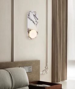 “Stone & Light Pillar” – Retro mramorna zidna lampa sa staklenim difuzorom