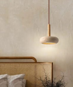 “Travertine Core” – Luksuzna viseća LED lampa od prirodnog kamena i drveta