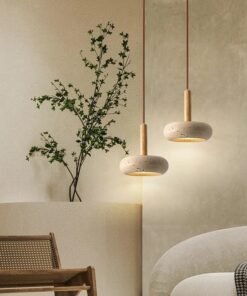 “Travertine Core” – Luksuzna viseća LED lampa od prirodnog kamena i drveta