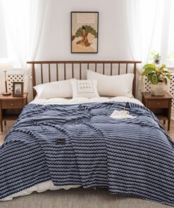 “Velvet Stripe” – Višenamjenska flanelska deka sa baršunastim efektom