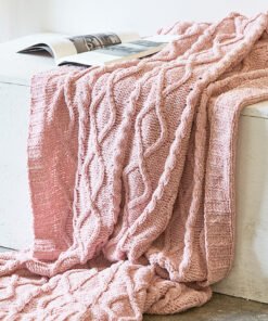 “Cable Knit Throw Blanket” – Pletena dekorativna deka modernog minimalističkog stila