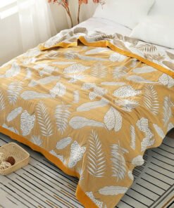 “Leaf Pattern Cotton Blanket” – Pamučna dekorativna deka sa modernim motivima listova