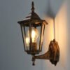 “Retro Wall Lantern” – Elegantna zidna svjetiljka u vintage fenjer stilu sa E27 grlom