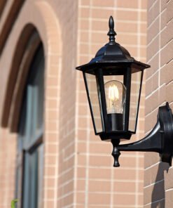 “Retro Wall Lantern” – Elegantna zidna svjetiljka u vintage fenjer stilu sa E27 grlom