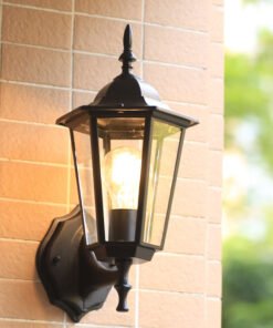 “Retro Wall Lantern” – Elegantna zidna svjetiljka u vintage fenjer stilu sa E27 grlom
