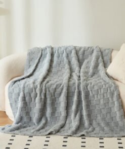 “Soft Check Blanket” – Mekana dekorativna deka sa reljefnom teksturom
