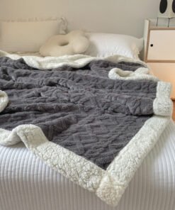 “Soft Knit Blanket” – Mekana dekorativna deka modernog jednobojnog dizajna