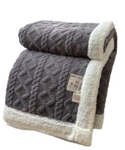“Soft Knit Blanket” – Mekana dekorativna deka modernog jednobojnog dizajna
