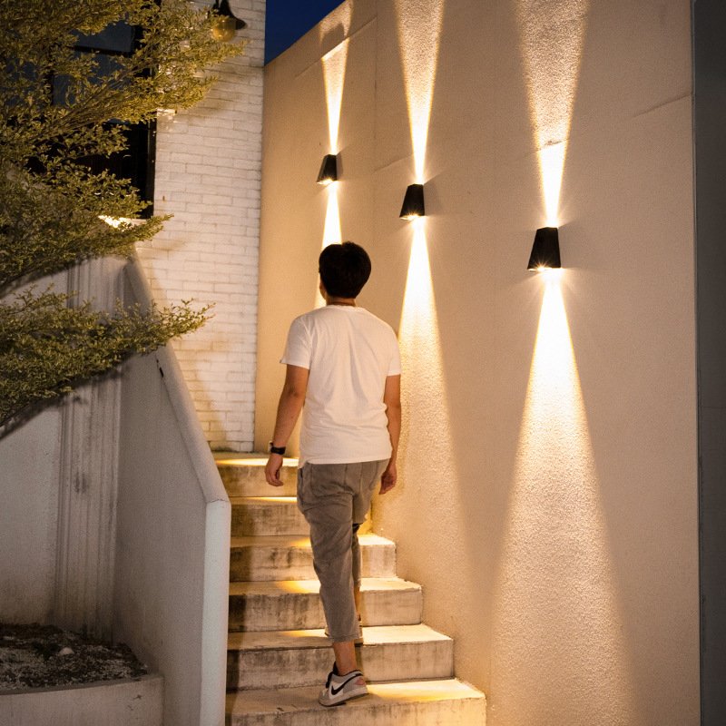 “Solar Wall Light” – Vodootporna LED solarna zidna lampa sa gornjim i donjim osvjetljenjem