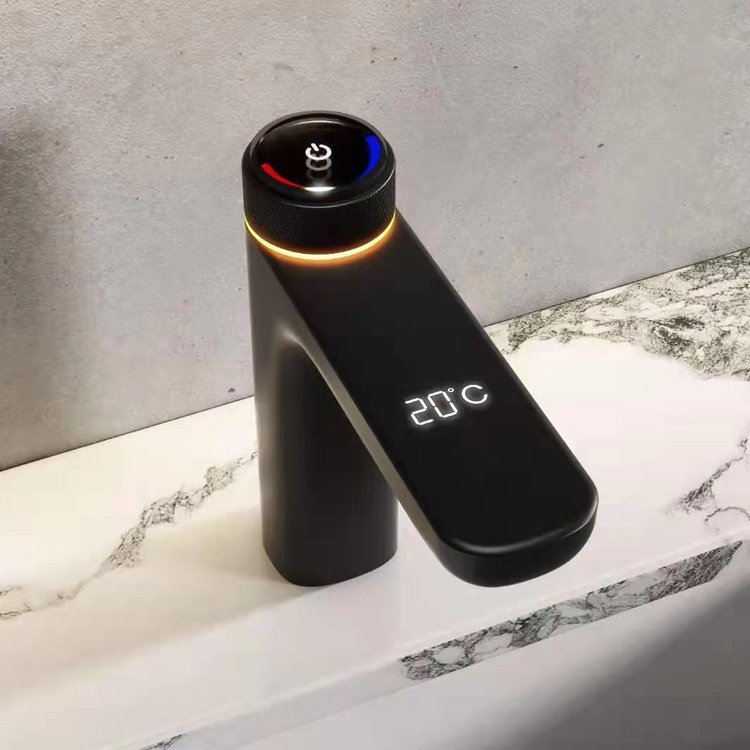 "DigiFlow Smart" – Inteligentna LED slavina (Crna / Krom)